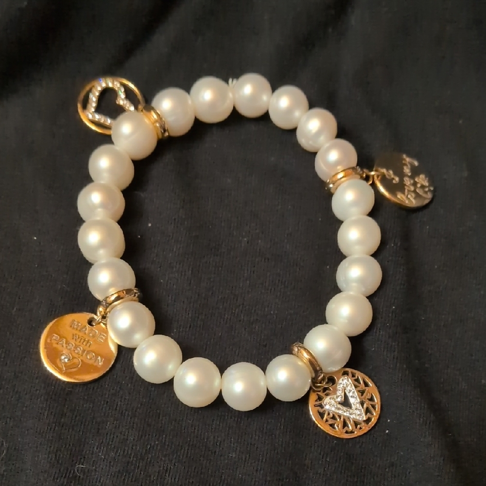 Elegant Pearl Bracelet with Gold Accents